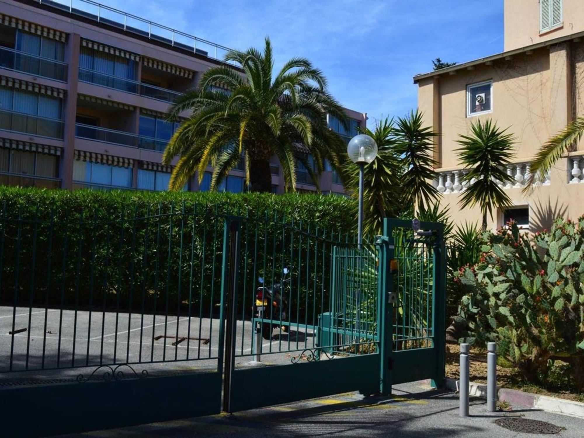 Studio Agreable Avec Loggia, Garage Et Plage A Proximite - 2 Couchages, Golfe-Juan - Fr-1-252-62 Luaran gambar